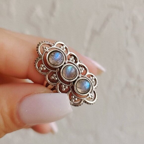 Rainbow Labradorite Ring, Sterling Silver Ring, Shield Ring, Natural Stone Ring, - Picture 5 of 6